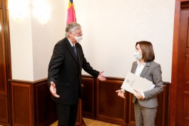 Президент Республики Молдова Майя Санду провела сегодня встречу с Е.П. Послом Венгрии Шандором Сабо 