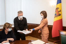 Președintele Maia Sandu s-a întâlnit cu reprezentanții Uniunii Scriitorilor din Moldova