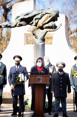 Президент Майя Санду почтила память героев, павших в вооруженном конфликте на Днестре