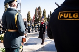 Президент Майя Санду почтила память героев, павших в вооруженном конфликте на Днестре