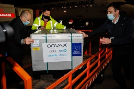 Președintele Maia Sandu a participat la recepționarea primului lot de vaccin, livrat prin platforma COVAX