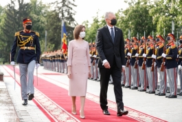 Президент Республики Молдова Майя Санду встретила в Кишинэу Президента Литовской Республики Гитанаса Науседа