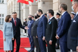 Președintele Republicii Moldova, Maia Sandu, a fost întâmpinată cu onoruri militare de către Președintele Republicii Polone, Andrzej Duda