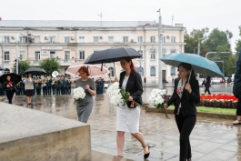Președintele Maia Sandu a depus flori la monumentul lui Ștefan cel Mare și Sfânt