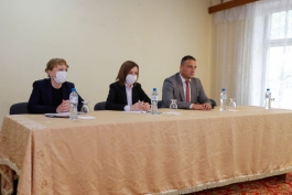 Președintele Maia Sandu a discutat cu reprezentanții autorităților publice locale, agenții economici, medicii și pedagogii din Sîngerei