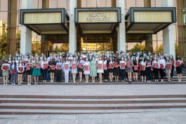 Президент Майя Санду вручила Почетные дипломы лучшим выпускникам лицеев Республики Молдова