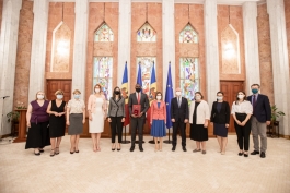 Президент Республики Молдова Майя Санду и Посол Соединенных Штатов Америки в Республике Молдова Дерек Джамал Хоган обсудили оживление молдо-американских отношений