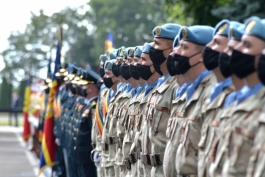 Președintele Maia Sandu a conferit distincții de stat cu ocazia celor 30 de ani de la crearea Armatei Naționale