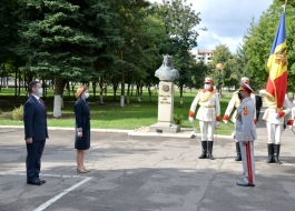 Președintele Maia Sandu a conferit distincții de stat cu ocazia celor 30 de ani de la crearea Armatei Naționale