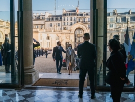 Președinta Maia Sandu a discutat, la Paris, cu omologul său francez, Emmanuel Macron