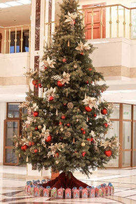 Președinția a inaugurat Pomul de Crăciun și deschide ușile pentru toți cei care doresc să-l vadă