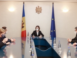Președinta Maia Sandu a discutat despre acțiunile militare din Ucraina cu reprezentanții fracțiunilor parlamentare ale PAS și PSRM