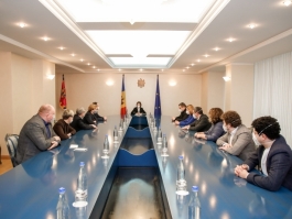Președinta Maia Sandu a discutat despre acțiunile militare din Ucraina cu reprezentanții fracțiunilor parlamentare ale PAS și PSRM