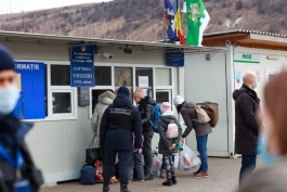 Президент Майя Санду посетила два пункта пересечения границы на севере страны и пообщалась с пребывающими из Украины беженцами 