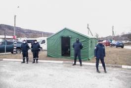Президент Майя Санду посетила два пункта пересечения границы на севере страны и пообщалась с пребывающими из Украины беженцами 