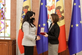 Президент Майя Санду вручила государственные награды ряду деятелей культуры: «Вместе мы даем Молдове надежду на будущее» 