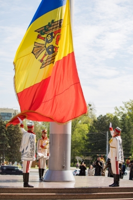 Președinta Maia Sandu, de Ziua Drapelului de Stat: „Cetățenii noștri, indiferent de ocupație, limbă, etnie, vârstă și alte criterii, încap cu toții sub Tricolorul Republicii Moldova”