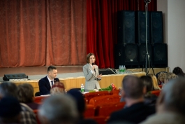 Președinta Maia Sandu s-a întâlnit cu oamenii din localitățile de lângă Nistru
