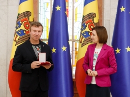 Președinta Maia Sandu i-a decorat pe reprezentanții Moldovei la Concursul „Eurovision 2022”