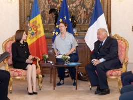 Глава государства встретилась в Париже с Председателем Верхней палаты Парламента Франции Жераром Ларше 