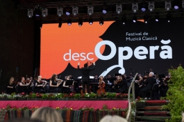 Președinta Maia Sandu a participat la deschiderea Festivalului de muzică clasică în aer liber „DescOperă”