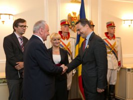 Moldovan president decorates more EU foreign ministers