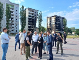 Șefa statului a vizitat câteva dintre orașele grav afectate de război din regiunea Kyiv