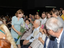 Președinta Maia Sandu către scriitorul Vladimir Beşleagă, la 91 de ani: „Mulți ani omului, artistului, purtătorului de autoritate morală Vladimir Beșleagă”