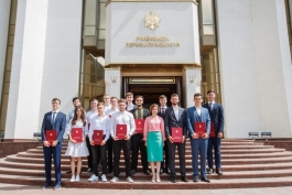 Președinta Maia Sandu le-a înmânat diplome de onoare elevilor olimpici