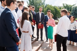 Președinta Maia Sandu le-a înmânat diplome de onoare elevilor olimpici