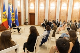 Președinta Maia Sandu, de Ziua Internațională a Tineretului: „Vă îndemn să aveți încredere în capacitatea voastră de a reuși prin muncă onestă și de a contribui la binele comun”