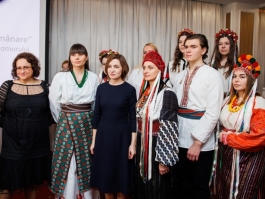 Президент Майя Санду почтила память жертв Голодомора Украины и голода, организованного в Молдове