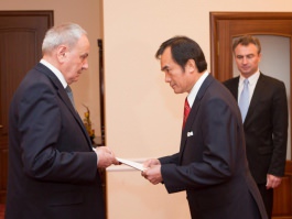 Moldova president receives accreditation letters from Slovenian, Vietnamese ambassadors