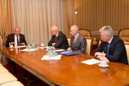 Moldovan president signs decrees appointing six magistrates