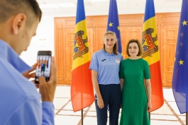 Președinta Maia Sandu a transmis Drapelul de stat Echipei Olimpice, care ne va reprezenta la Jocurile Europene din Polonia  