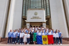Президент Майя Санду передала Государственный флаг Олимпийской команде, которая будет представлять Молдову на Европейских играх в Польше