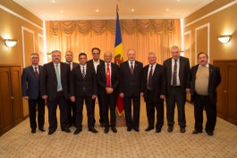 Moldovan president awards Order of Republic to Romanian pan flute player