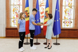 Глава государства передала Государственный флаг спортсменам, представляющим Молдову на Европейском юношеском Олимпийском фестивале