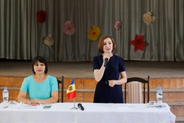 Președinta Maia Sandu a discutat cu oamenii din Bilicenii Vechi, Sângerei, despre dezvoltarea locală