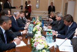 Moldovan president, EU commissioner tackle adjusting economy to European standards