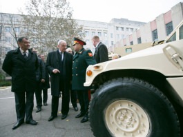 National Army receives military equipment from US government