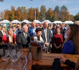 Глава государства поздравила виноделов и виноградарей с Национальным днем вина