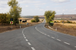 Глава государства посетила села Игнэцей и Гидулень района Резина и приняла участие в открытии отремонтированного участка дороги