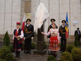 Moldovan president attends unveiling bust of Polish Marshal