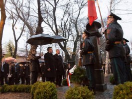 Moldovan president attends unveiling bust of Polish Marshal