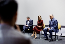 Президент Майя Санду встретилась с группой соотечественников, проживающих в Бухаресте