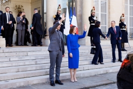  В Париже Президент Майя Санду вручила Президенту Макрону  орден „Ordinul Republicii” и обсудила вопросы молдо-французского сотрудничества и вступления в ЕС