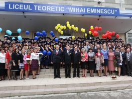 Николае Тимофти принял участие в торжествах, посвященных окончанию учебного года в лицее им. Михая Эминеску в Бэлць
