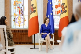 Președinta Maia Sandu s-a întâlnit cu 53 de profesori, care merg în România la cursurile de vară de Limbă, literatură și civilizație română  