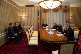 Moldovan president signs decrees appointing four judges